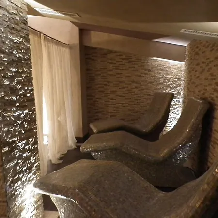 菲奥尔蒂格吉里酒店 拉奎拉