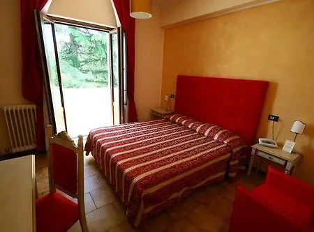 菲奥尔蒂格吉里酒店 3* 拉奎拉